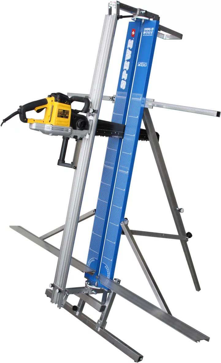 1900ML-30 bl mit DeWalt-Säge 200dpi 9x15cm-png