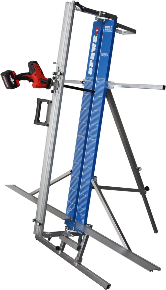 1900ML-30 bl mit Milwaukee-Säge 200dpi 8x15cm-png